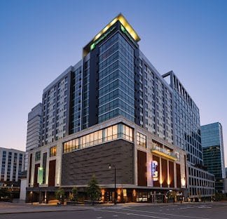 Holiday Inn & Suites Nashville Downtown - Broadway Photographer: Roman Rivera